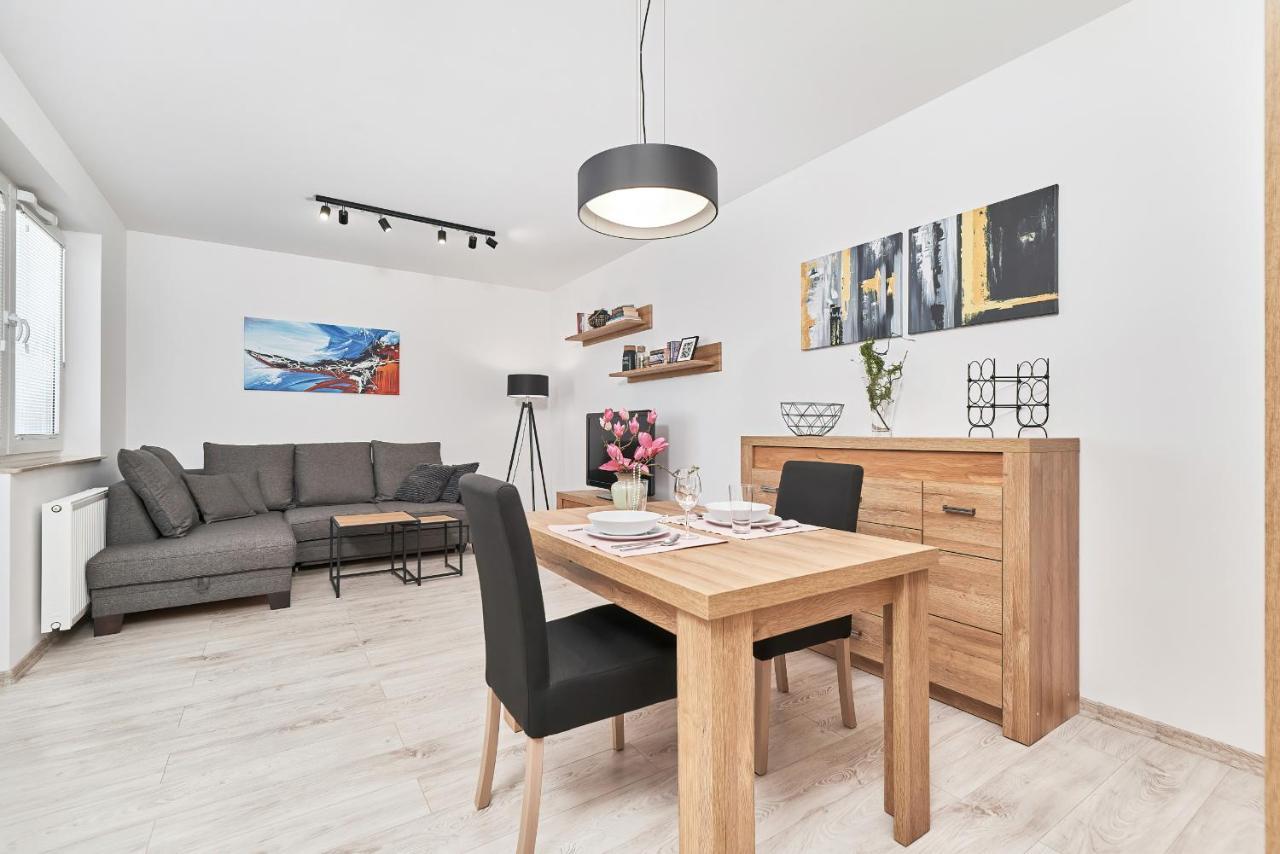 Exclusive Apartments Teczowa With Underground Parking By Noclegi Renters Wrocław Extérieur photo