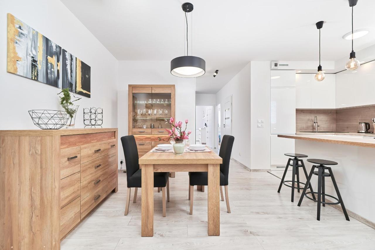 Exclusive Apartments Teczowa With Underground Parking By Noclegi Renters Wrocław Extérieur photo