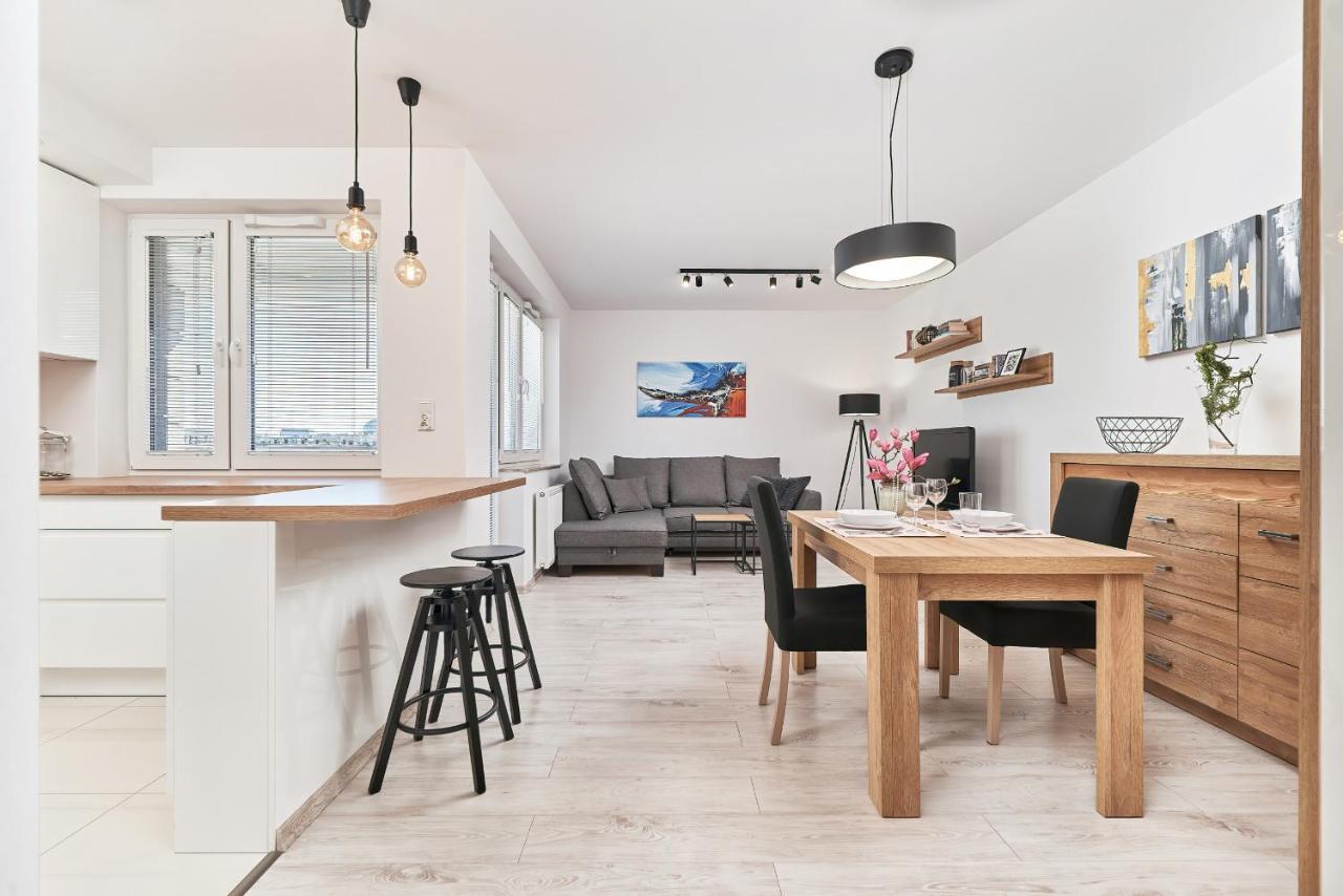 Exclusive Apartments Teczowa With Underground Parking By Noclegi Renters Wrocław Extérieur photo