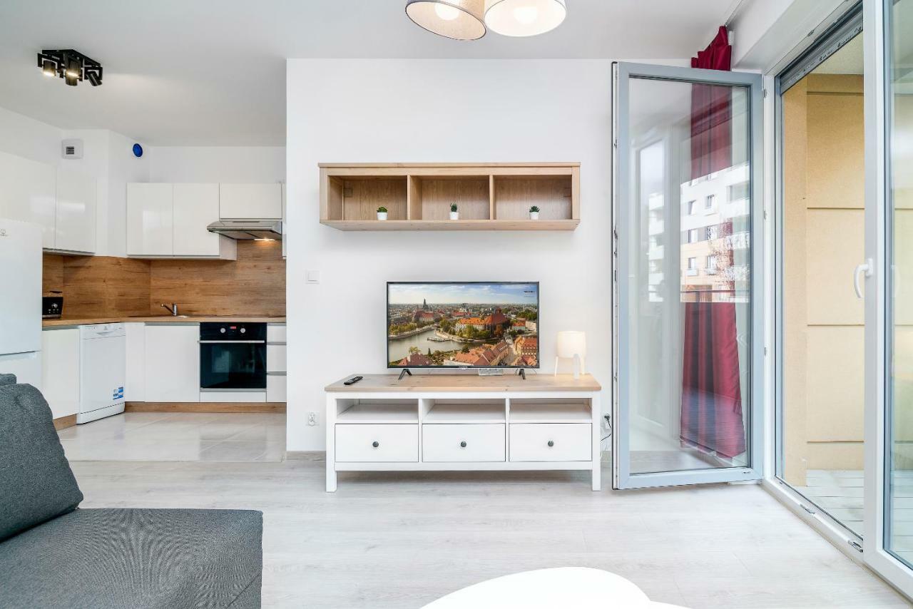 Exclusive Apartments Teczowa With Underground Parking By Noclegi Renters Wrocław Extérieur photo